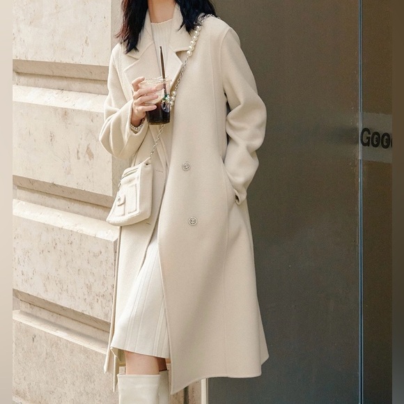 Elegant 100% Wool Beige Coat with Pearl Embellished Matching Bag - Size M - Picture 1 of 15